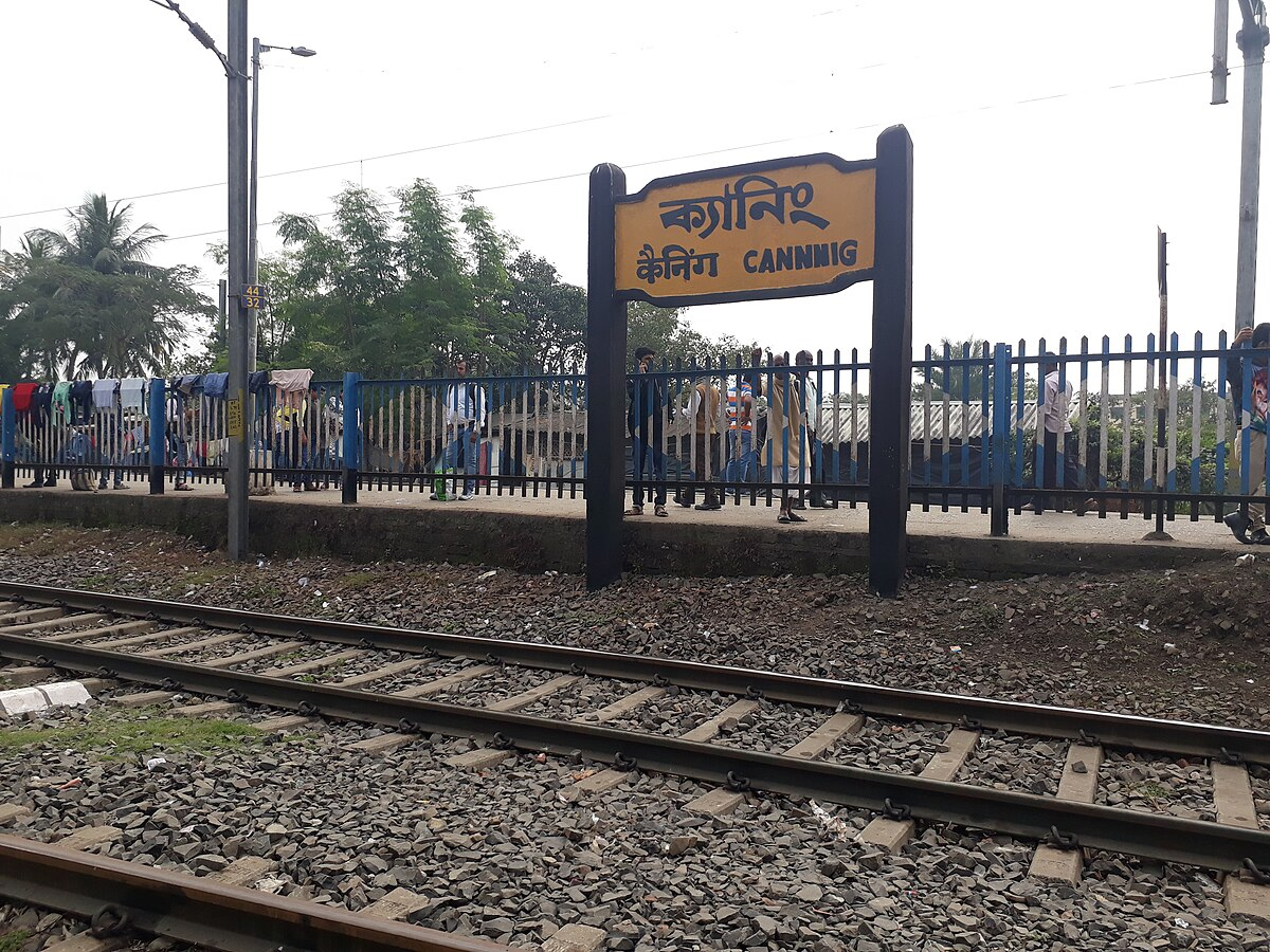 Which Railway Station is Closest to Sundarbans?